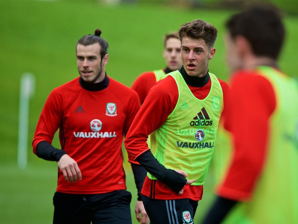 Điều gì ở ngôi sao trẻ Joe Rodon khiến Man Utd bị thu hút? - 2 Điều gì ở ngôi sao trẻ Joe Rodon khiến Man Utd bị thu hút? - 2