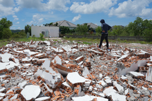 Hiện trường cưỡng chế 79 căn biệt thự xây dựng trái phép ở Phú Quốc