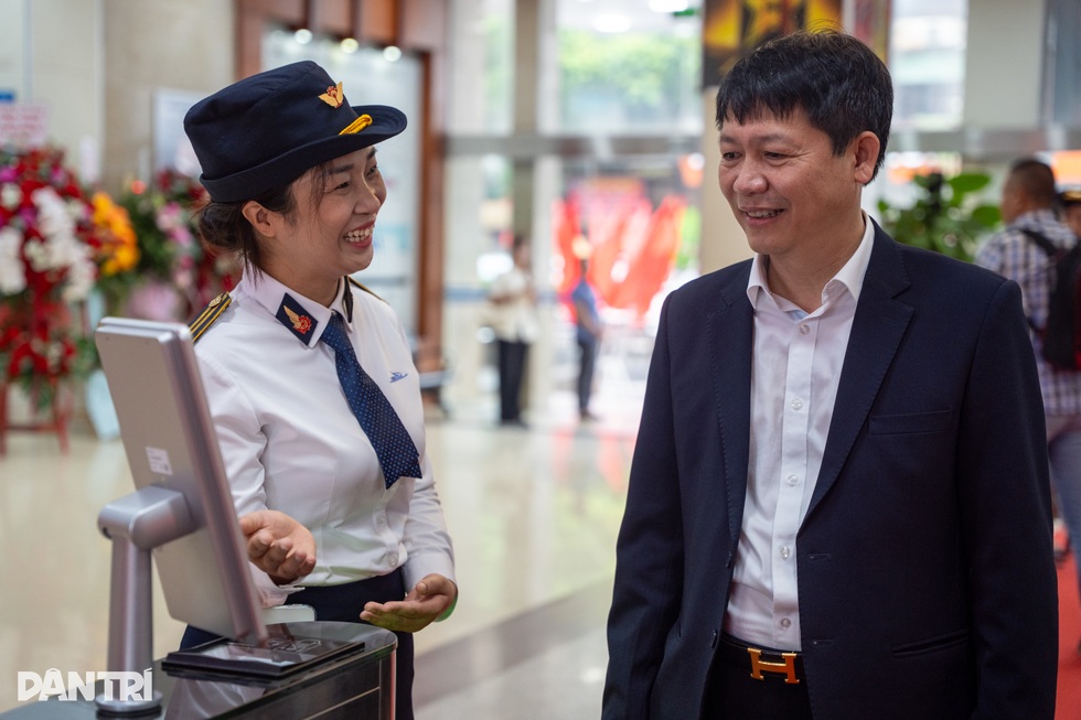Nội thất sang trọng bên trong đoàn tàu du lịch 2 tầng đầu tiên ở Hà Nội - 7 Nội thất sang trọng bên trong đoàn tàu du lịch 2 tầng đầu tiên ở Hà Nội - 7