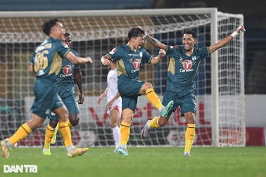 Minh Vương lập siêu phẩm, Hoàng Anh Gia Lai thắng đậm CLB Viettel