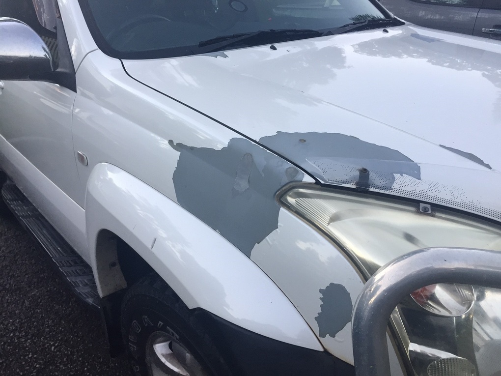Khách hàng kiện Toyota vì xe Corolla màu trắng bị bong tróc sơn dưới nắng - 1 Khách hàng kiện Toyota vì xe Corolla màu trắng bị bong tróc sơn dưới nắng - 1