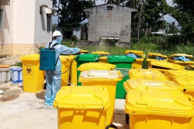 Làm rõ quy trình thu gom rác thải y tế ở khu cách ly