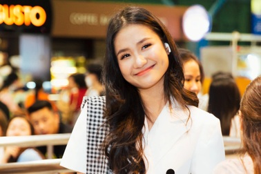 Nguyễn Thanh Hà rạng rỡ lên đường sang Ai Cập dự thi Miss Eco International