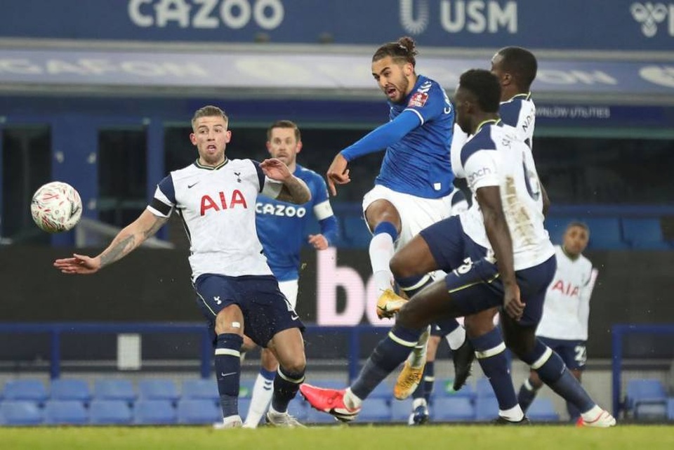 HLV Mourinho đau lòng sau màn rượt đuổi tỷ số của Tottenham - 2 HLV Mourinho đau lòng sau màn rượt đuổi tỷ số của Tottenham - 2