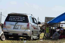 Chủ tịch tỉnh đối thoại, người dân thả xe dự án sau 24 ngày "giam giữ"