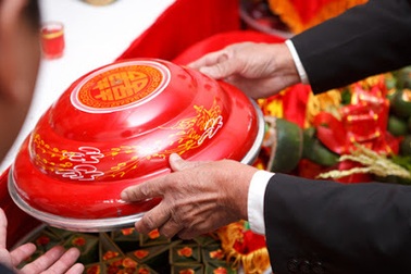 Ly hôn sau 10 năm chung sống, chồng kiên quyết đòi lại vàng cưới