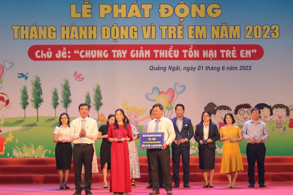 Quảng Ngãi tiếp nhận 12,7 tỷ đồng hỗ trợ chăm sóc trẻ em - 1 Quảng Ngãi tiếp nhận 12,7 tỷ đồng hỗ trợ chăm sóc trẻ em - 1