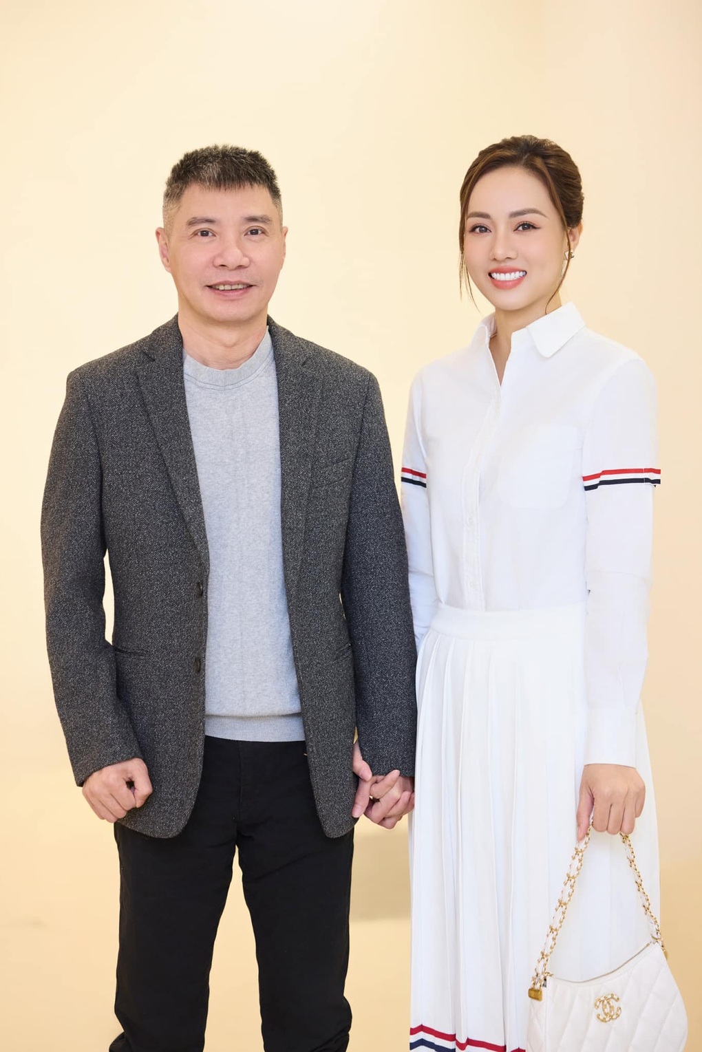 Vợ kém 15 tuổi của NSND Công Lý chia sẻ lý do nói trống không với chồng - 1 Vợ kém 15 tuổi của NSND Công Lý chia sẻ lý do nói trống không với chồng - 1