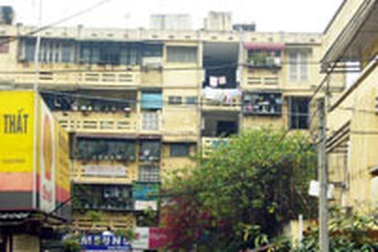 Khẩn cấp di dân ra khỏi “tháp nghiêng” Phương Liệt