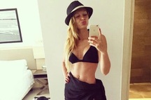 Bạn gái thủ môn Slovakia gây sốt nhờ vẻ ngoài xinh đẹp