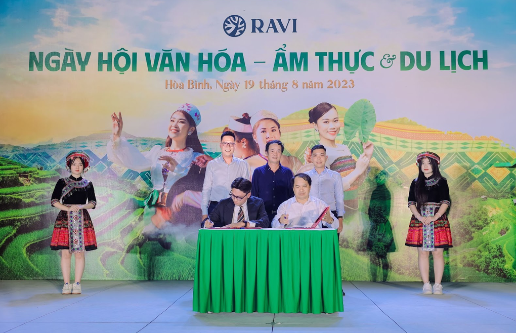 Về Hòa Bình trải nghiệm Ngày hội văn hóa - ẩm thực và du lịch Hòa Bình - 6 Về Hòa Bình trải nghiệm Ngày hội văn hóa - ẩm thực và du lịch Hòa Bình - 6