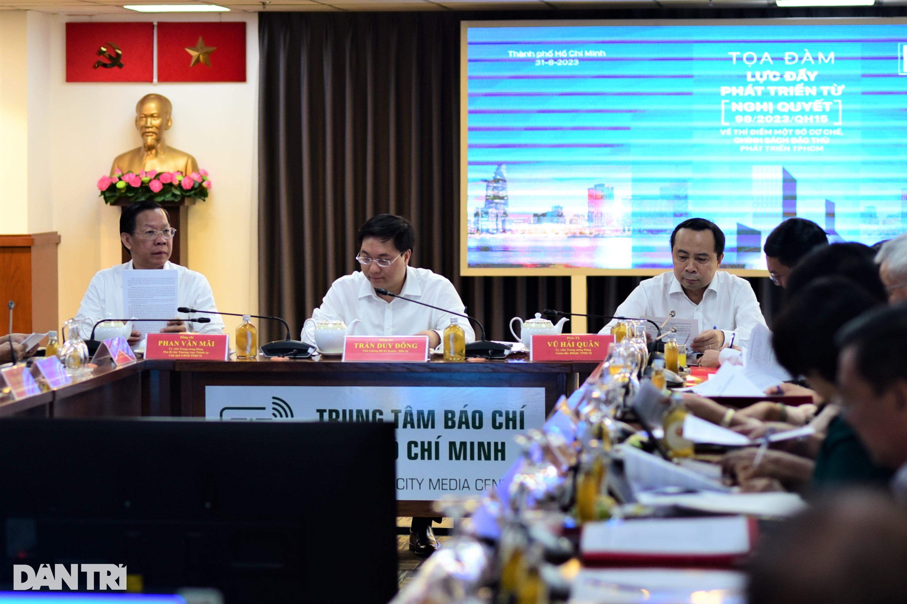 TPHCM: Công chức, viên chức không giàu như doanh nhân nhưng cần đủ sống - 1 TPHCM: Công chức, viên chức không giàu như doanh nhân nhưng cần đủ sống - 1