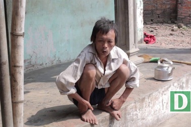 Gia đình 9 người - 5 đứa trẻ, 4 người bệnh...