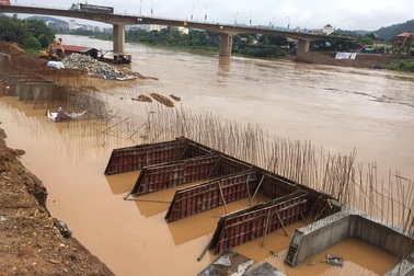 Cận cảnh lũ lớn trên sông Hồng