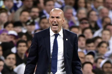 Thua Barcelona, HLV Zidane chỉ trích học trò kém thông minh