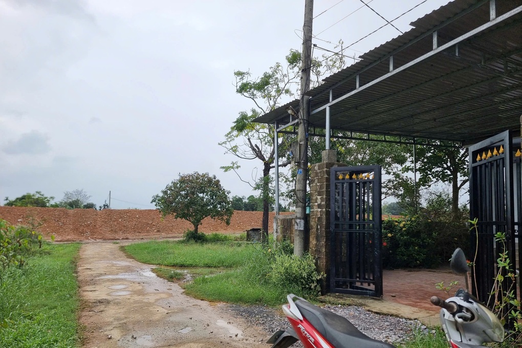 Nhiều nhà dân, công trình gần cao tốc Vạn Ninh - Cam Lộ xuất hiện vết nứt - 1 Nhiều nhà dân, công trình gần cao tốc Vạn Ninh - Cam Lộ xuất hiện vết nứt - 1