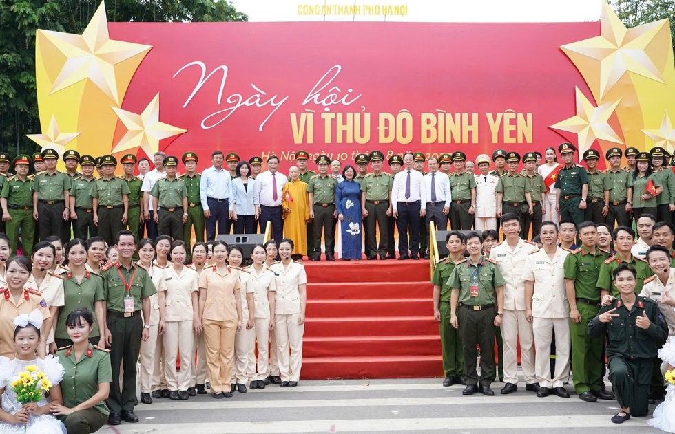 Mãi tự hào về “thanh bảo kiếm” sắc bén, “lá chắn thép” vững chắc! - 2 Mãi tự hào về “thanh bảo kiếm” sắc bén, “lá chắn thép” vững chắc! - 2