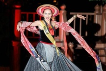 Lệ Quyên bất ngờ “rớt” top 20 trang phục truyền thống