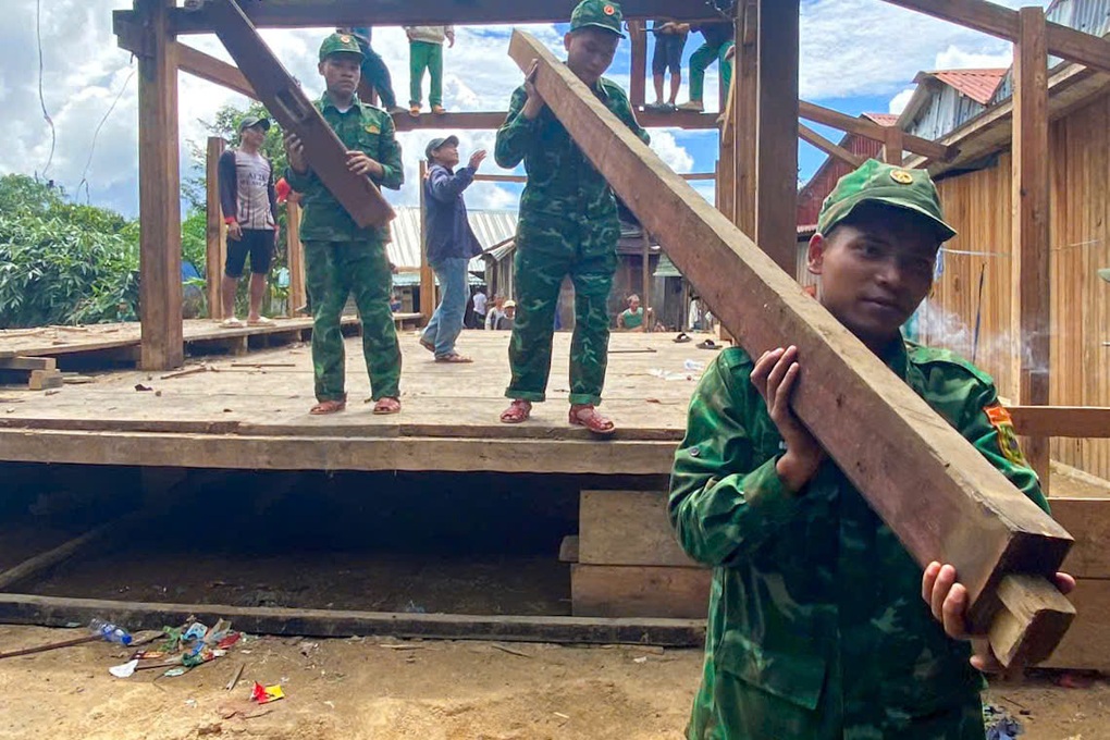 Nhà bị kéo sập trong đêm, hai gia đình ở Đà Nẵng tá hỏa cầu cứu - 2 Nhà bị kéo sập trong đêm, hai gia đình ở Đà Nẵng tá hỏa cầu cứu - 2