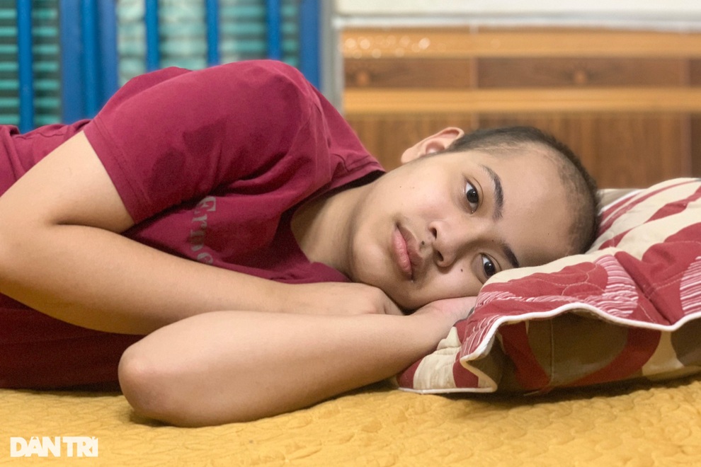 Chồng đột tử, con mắc bệnh u não, cô giáo nghèo tuyệt vọng cầu xin phép màu - 1 Chồng đột tử, con mắc bệnh u não, cô giáo nghèo tuyệt vọng cầu xin phép màu - 1