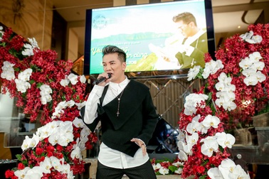 Đàm Vĩnh Hưng tiết lộ "bảo bối" mới giúp ra mắt MV ngay tại nhà