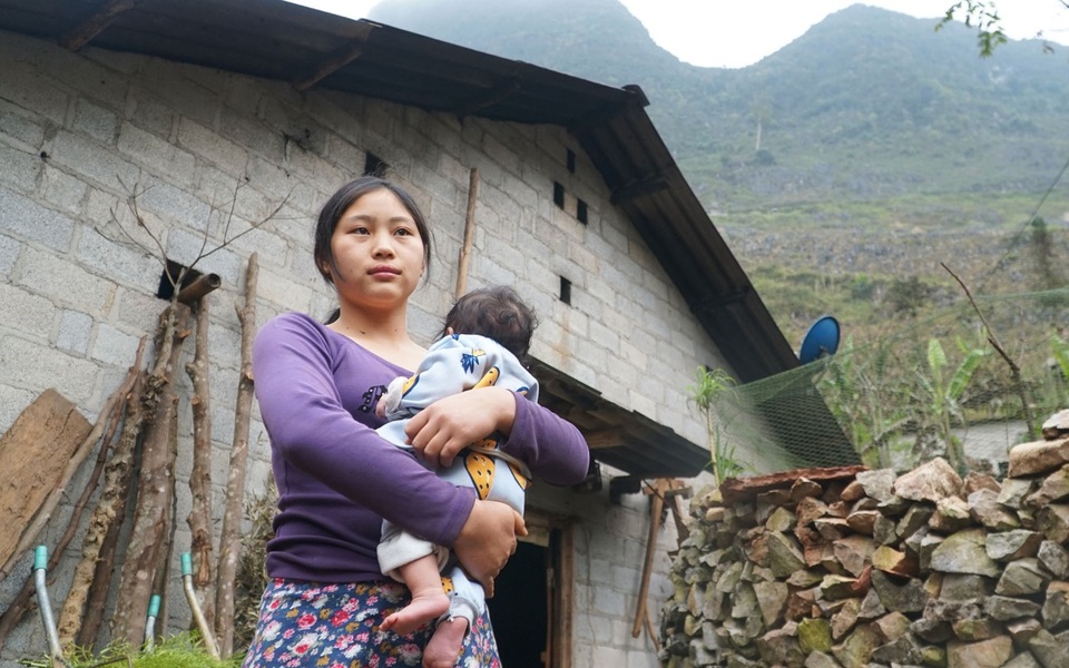 Chuyện tảo hôn, mới lên lớp 8 đã phải bỏ học để làm mẹ - 2 Chuyện tảo hôn, mới lên lớp 8 đã phải bỏ học để làm mẹ - 2