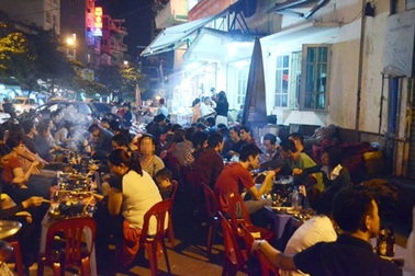 Teen Hà thành và những cuộc nhậu xuyên đêm - Bài 2: Quán nhậu "vây" cổng trường đại học