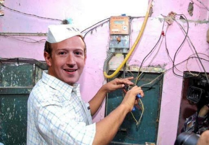 Trong khi vợ chồng ông chủ Facebook đi đám cưới tại Ấn Độ, nhân viên của công ty đã tranh thủ nghịch ngợm khiến Facebook bị lỗi (Ảnh: HIN).