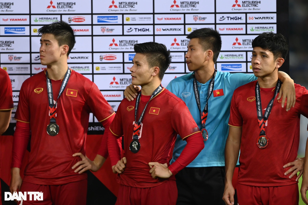 Đội tuyển Việt Nam nhận thưởng hơn 7 tỷ đồng cho vị trí Á quân AFF Cup - 1 Đội tuyển Việt Nam nhận thưởng hơn 7 tỷ đồng cho vị trí Á quân AFF Cup - 1