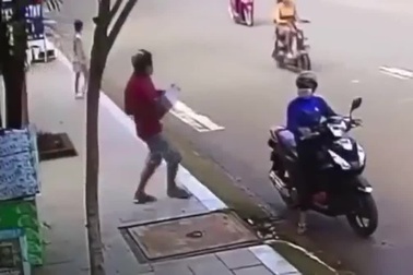 Phẫn nộ cặp vợ chồng "phối hợp ăn ý" để lấy trộm thùng bia