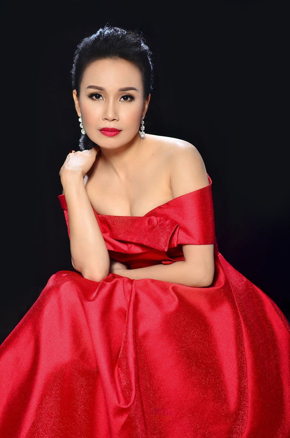 Cẩm Ly: “Ông xã dễ với người ngoài, khắt khe với vợ” - 1 Cẩm Ly: “Ông xã dễ với người ngoài, khắt khe với vợ” - 1