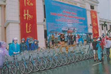 Tỉnh Nam Định: Trao hơn 4 tỷ đồng học bổng và khen thưởng học sinh giỏi