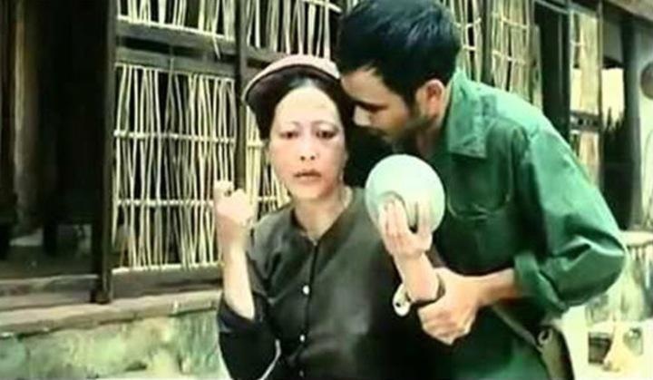 Mỹ nhân Bến không chồng: Người đóng bom tấn Mưa đỏ, người U70 một mình - 5