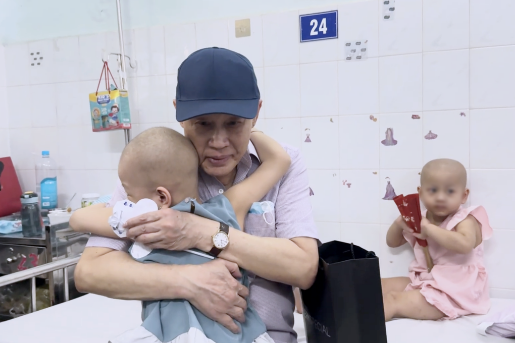 Tỷ phú Johnathan Hạnh Nguyễn đón sinh nhật xúc động bên trẻ em ung thư - 3