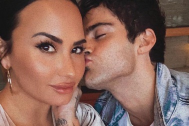 Vì sao chuyện tình của Demi Lovato tan vỡ?