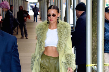 Mùa đông bất ngờ ập đến, mặc áo khoác thế nào vừa đẹp vừa ấm