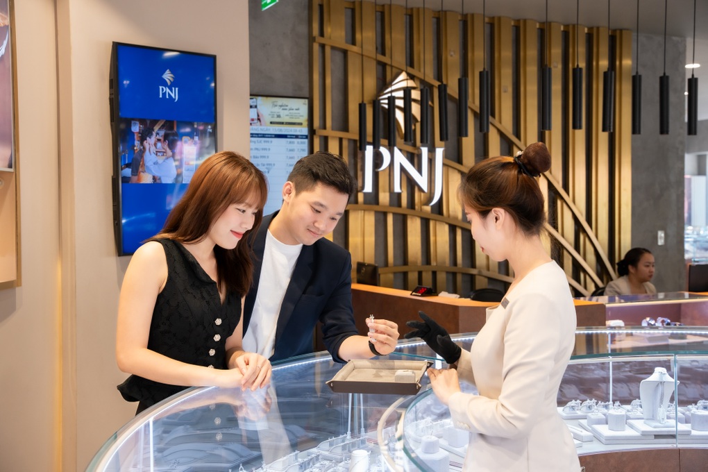 Ông Lê Trí Thông: PNJ luôn nghĩ cách đổi mới ngay lúc thành công nhất - 2 Ông Lê Trí Thông: PNJ luôn nghĩ cách đổi mới ngay lúc thành công nhất - 2