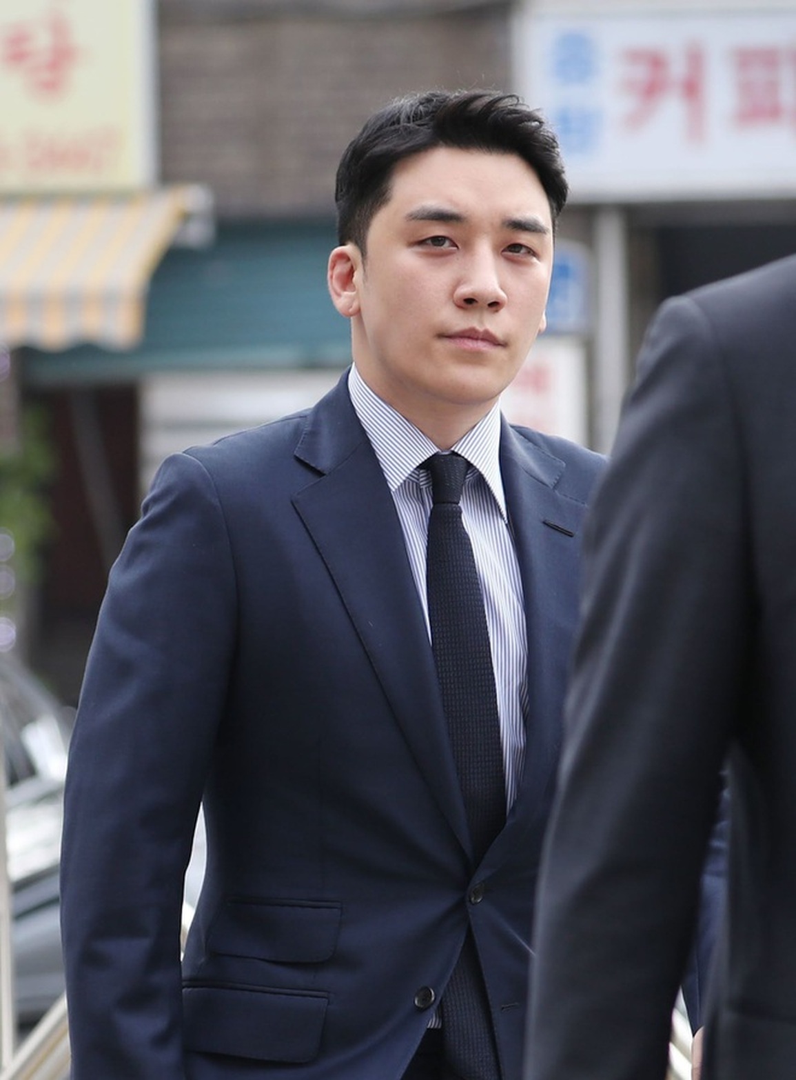 Seungri của Big Bang lĩnh đòn phong sát đầu tiên sau án phạt 18 tháng tù - 1 Seungri của Big Bang lĩnh đòn phong sát đầu tiên sau án phạt 18 tháng tù - 1