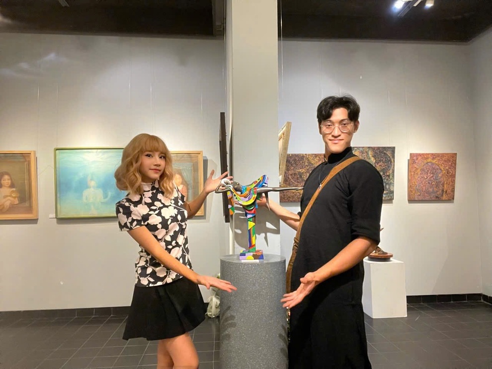 Nhà điêu khắc trẻ cùng vợ viết nên câu chuyện tình yêu bằng nghệ thuật - 1