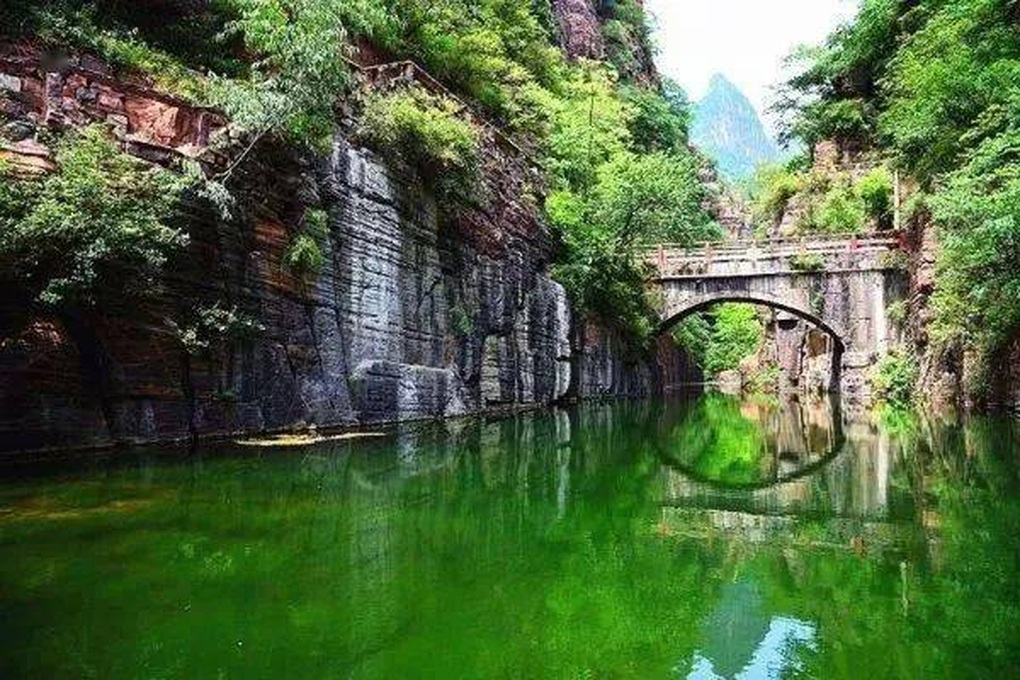 Suốt 5 năm, dân hợp sức đào đường dài 1,2km bằng tay xuyên núi đá vào làng - 3 Suốt 5 năm, dân hợp sức đào đường dài 1,2km bằng tay xuyên núi đá vào làng - 3