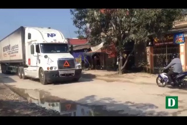 Xe quá tải quá khổ hành dân.