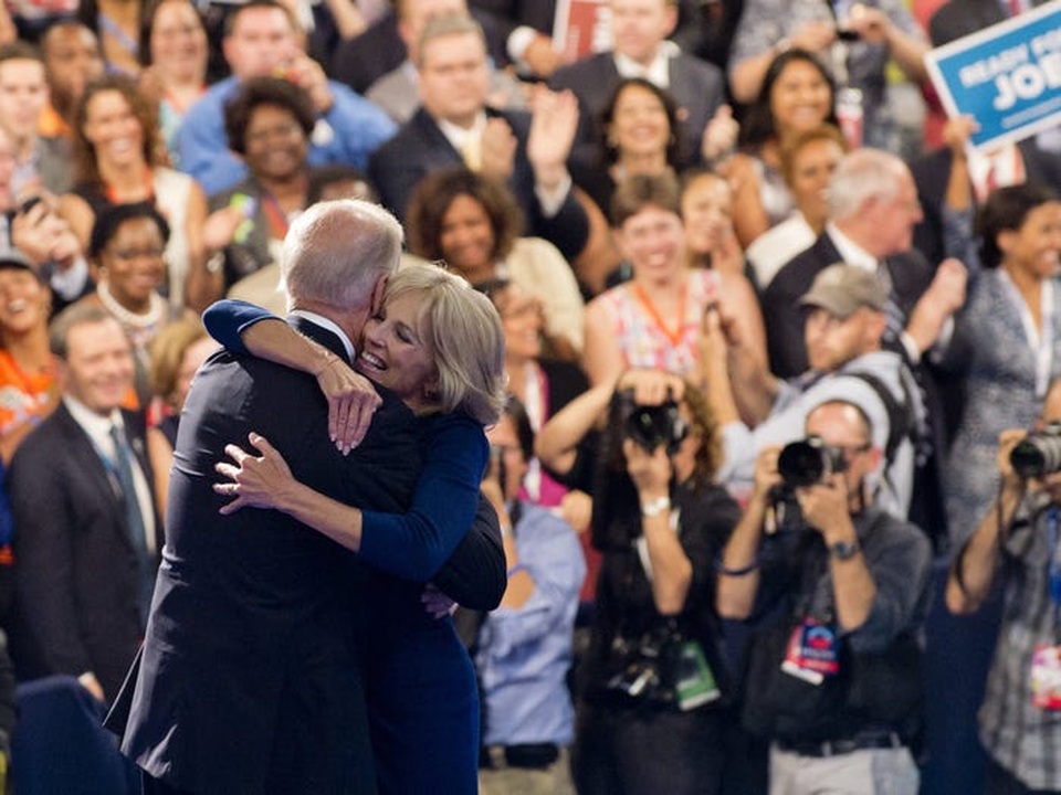 Chân dung người vợ mà ông Biden từng 5 lần cầu hôn - 11 Chân dung người vợ mà ông Biden từng 5 lần cầu hôn - 11