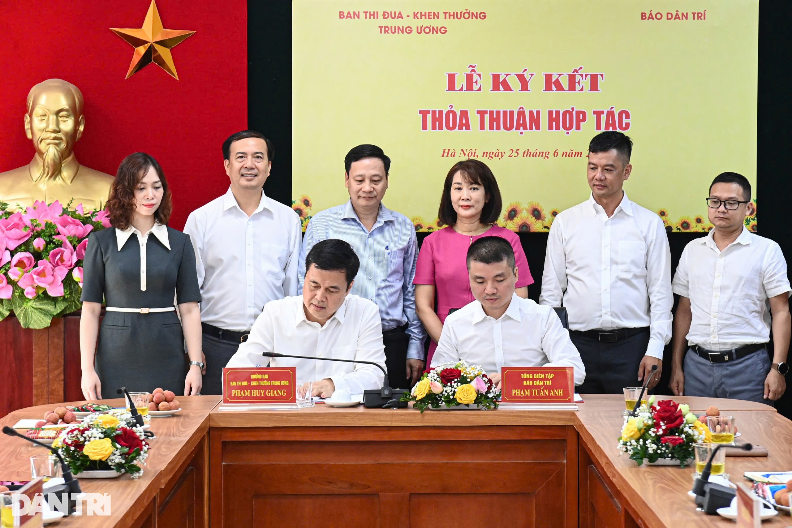 Báo Dân trí và Ban Thi đua - Khen thưởng Trung ương cùng lan tỏa việc tử tế - 6 Báo Dân trí và Ban Thi đua - Khen thưởng Trung ương cùng lan tỏa việc tử tế - 6