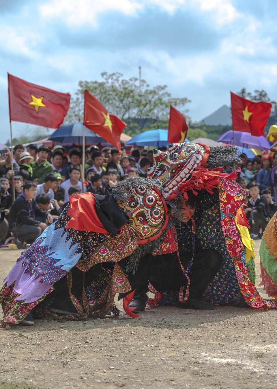 Những chàng trai dân tộc dũng mãnh trong điệu múa sư tử độc lạ ở Lạng Sơn - 5 Những chàng trai dân tộc dũng mãnh trong điệu múa sư tử độc lạ ở Lạng Sơn - 5