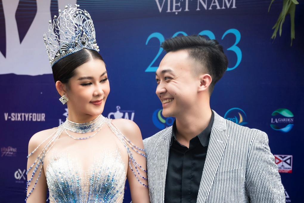 Lê Âu Ngân Anh xuất hiện cùng chồng, bật khóc nhớ lúc thi Hoa hậu Đại dương - 1 Lê Âu Ngân Anh xuất hiện cùng chồng, bật khóc nhớ lúc thi Hoa hậu Đại dương - 1