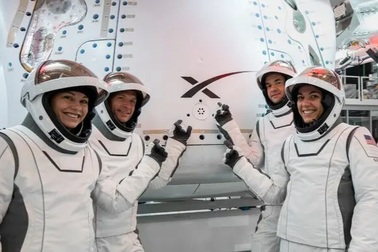 Vì sao SpaceX hoãn phóng tàu đưa tỷ phú công nghệ lên quỹ đạo vào phút cuối