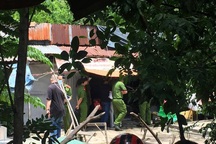 Con gái phát hiện mẹ nằm chết trong nhà vệ sinh nghi bị sát hại