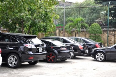 Đà Nẵng truy tìm chủ nhân 7 xe ô tô hạng sang