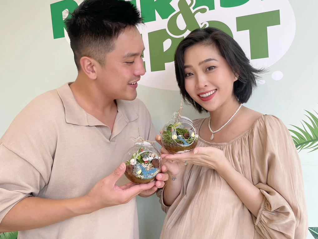 Loạt mỹ nhân Việt bụng bầu vượt mặt vẫn gợi cảm hút hồn - 9 Loạt mỹ nhân Việt bụng bầu vượt mặt vẫn gợi cảm hút hồn - 9