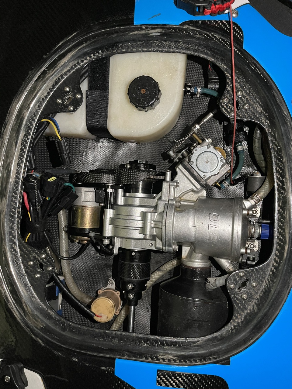 Người đàn ông Hà Nội lượn ván phản lực giá gấp rưỡi chiếc SH giữa hồ - 5 Người đàn ông Hà Nội lượn ván phản lực giá gấp rưỡi chiếc SH giữa hồ - 5